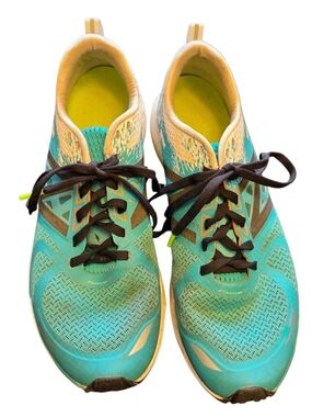 New Balance Turquoise and Yellow Women's Athletic Running Shoes Size 7